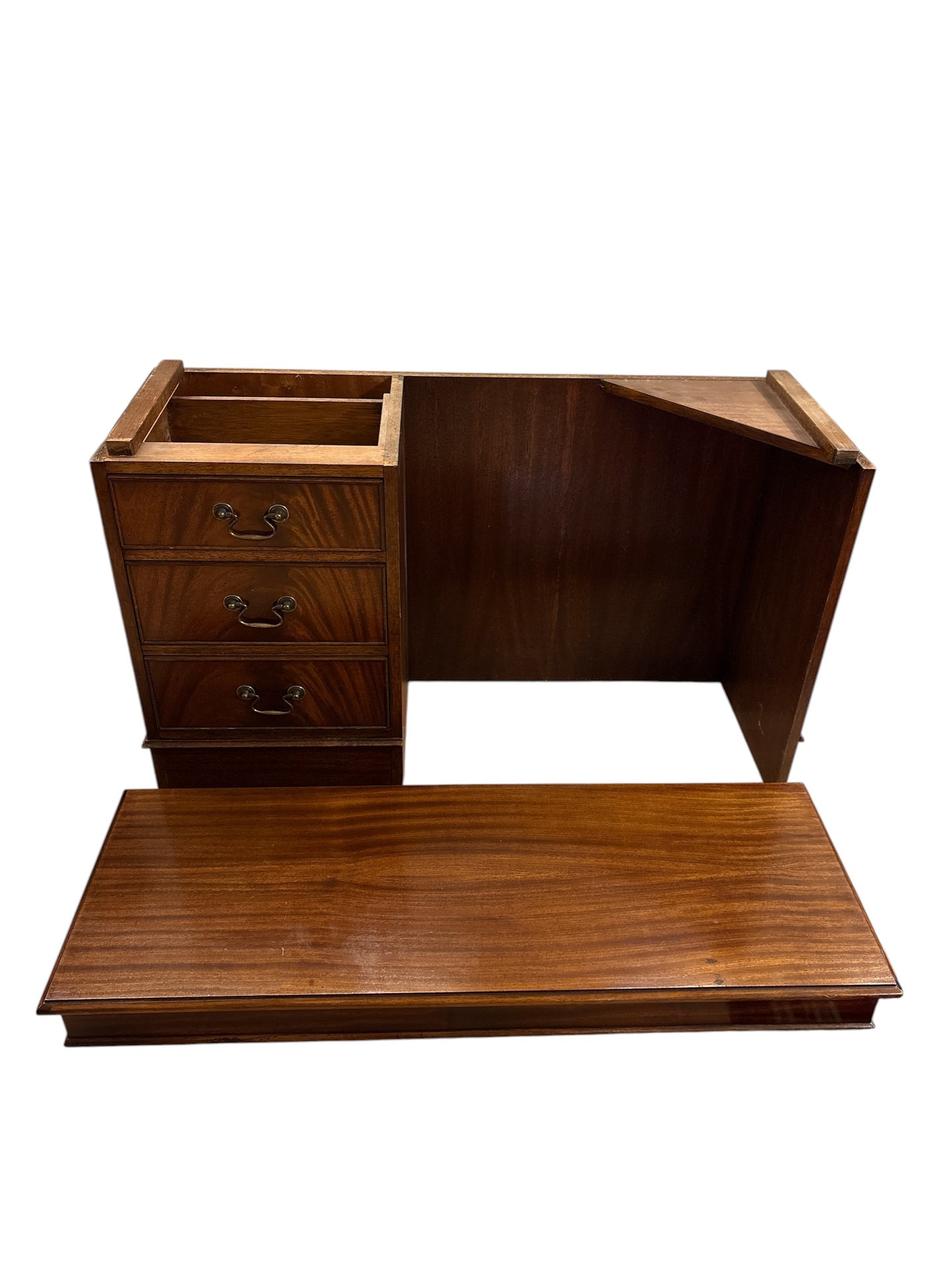 Vintage skrivbord i trä – klassisk stil