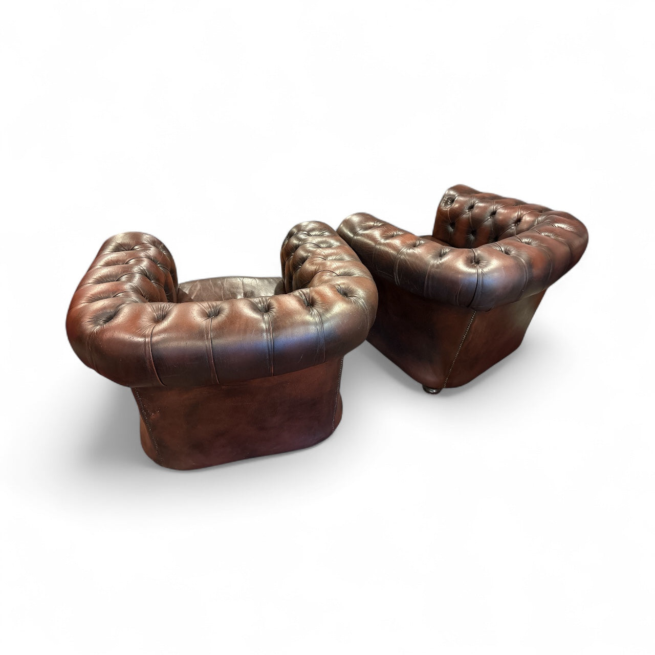 Par Klassiska Chesterfield Fåtöljer i Brunt Läder