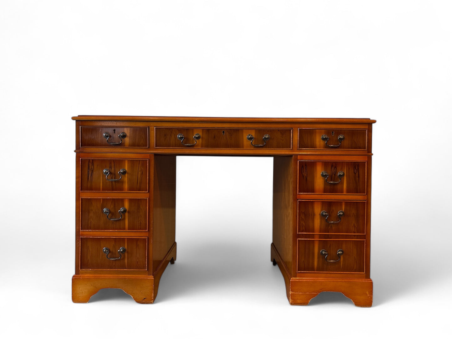 Engelskt Partnerskrivbord med brunt läder.