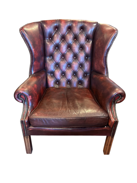 Chesterfield Wingback-chair / Öronlapps-fåtölj i Vinröd läder