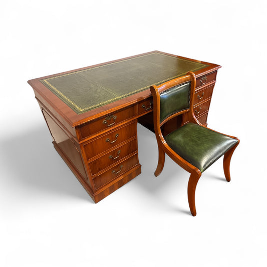 Stort Engelskt Partnerskrivbord med Stol