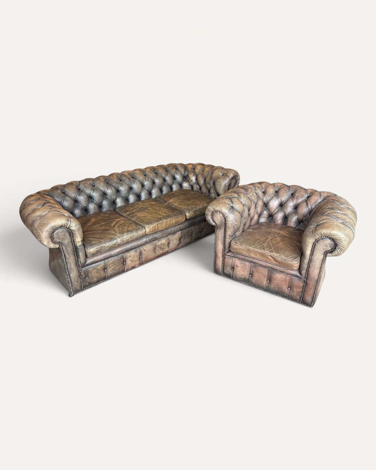 Chesterfield soffgrupp i buffelläder, 2 delar – Chesterhome