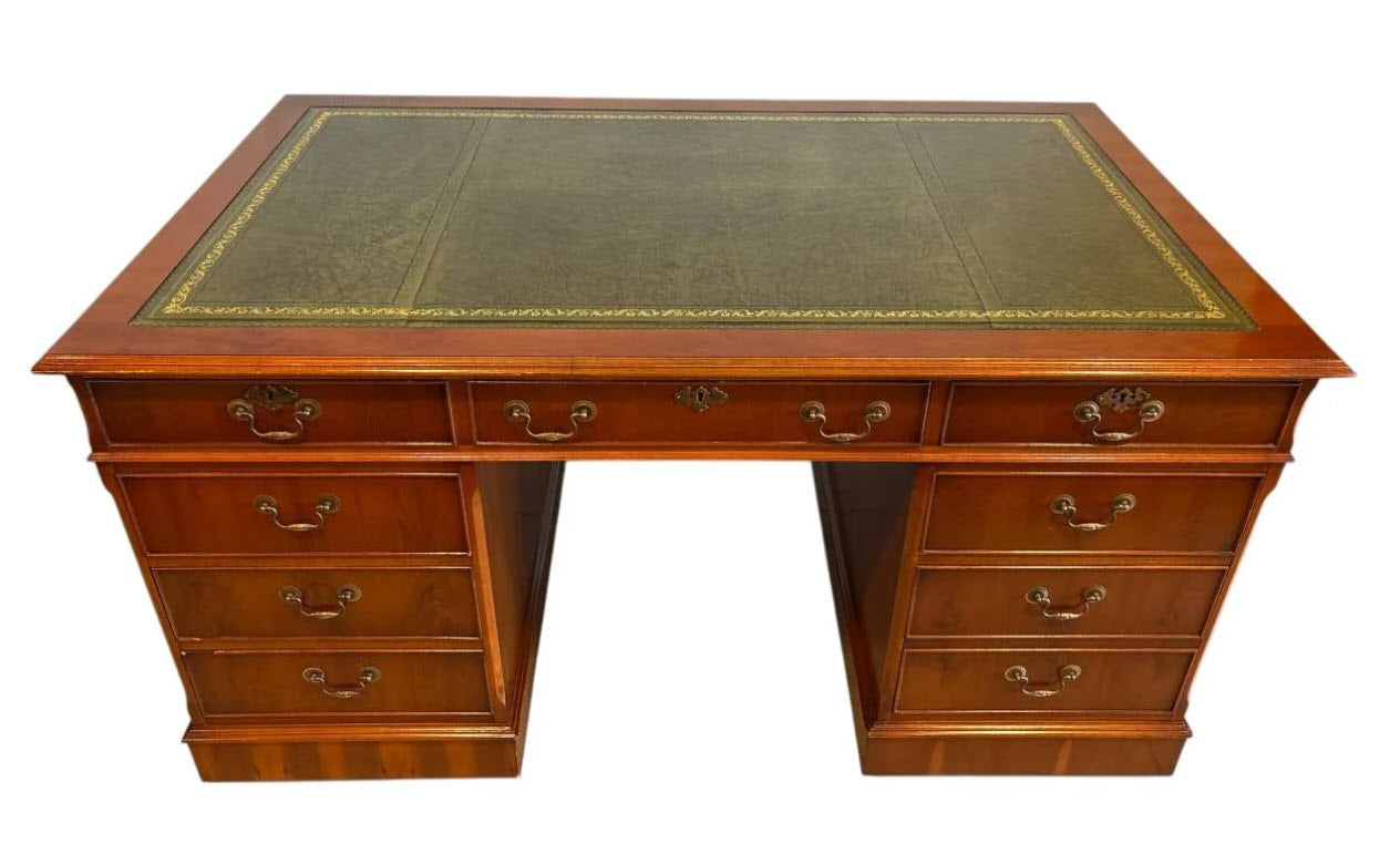 Stort Engelskt Partnerskrivbord med Stol