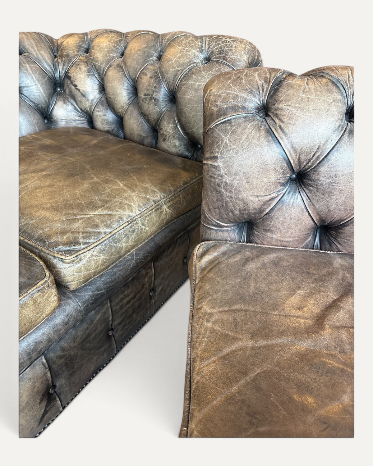 Chesterfield soffgrupp i buffelläder, 2 delar – bild 3 – Chesterhome