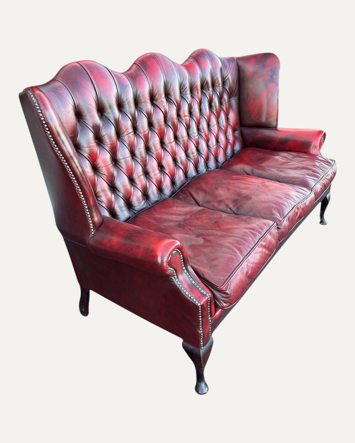 Engelsk high-back Chesterfield-soffa i oxblood läder – bild 3 – Chesterhome