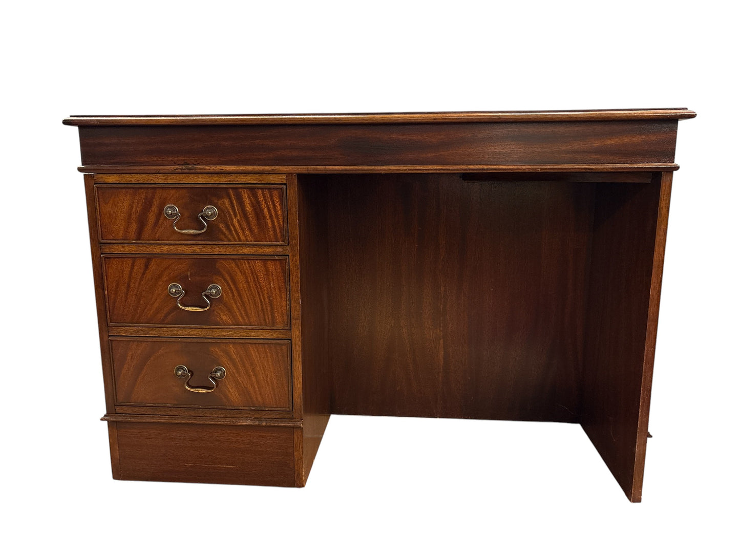 Vintage skrivbord i trä – klassisk stil