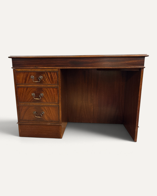 Vintage skrivbord i trä i klassisk stil – Chesterhome