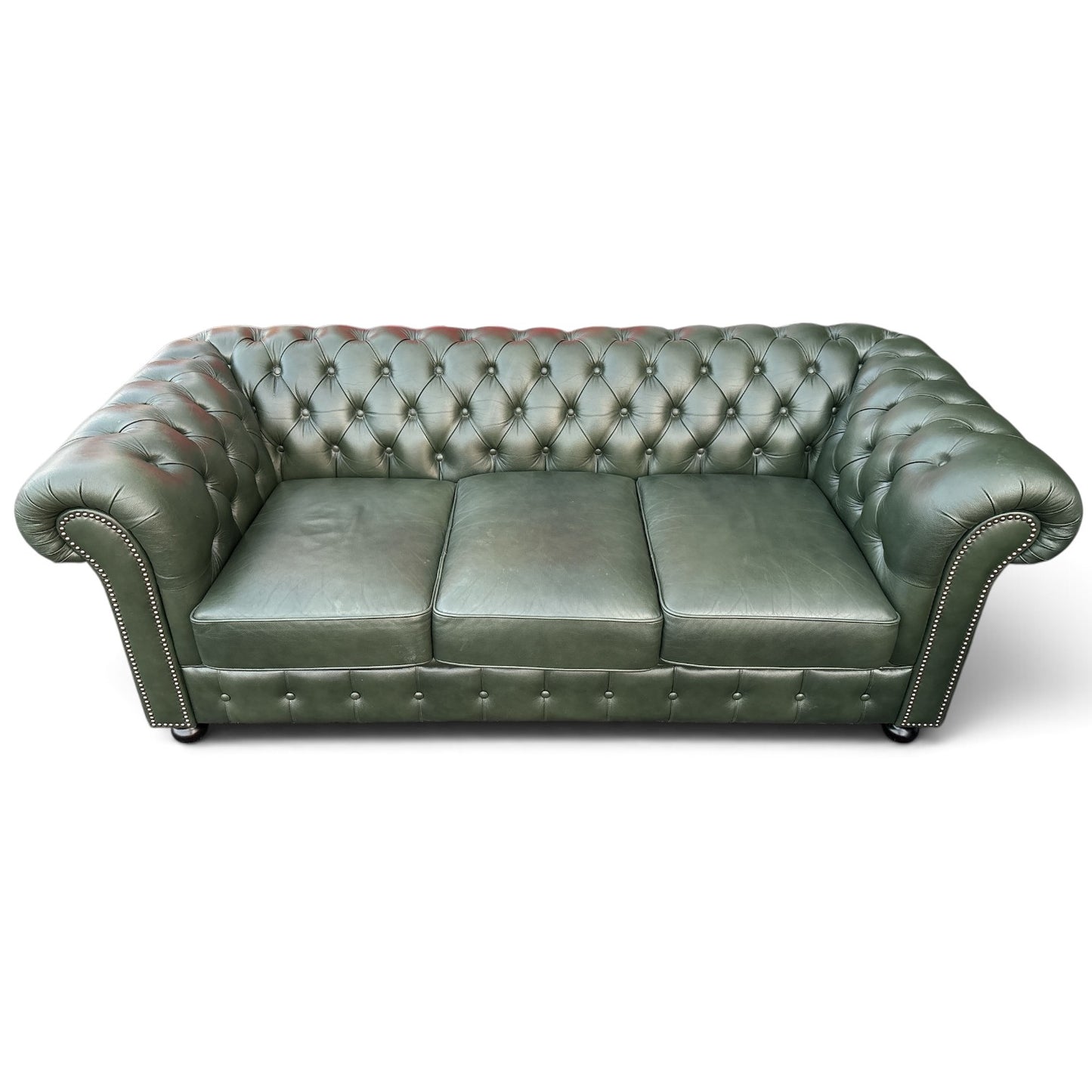 Engelska Chesterfield 3-sits soffor i mörkgrönt läder, 2 stycken