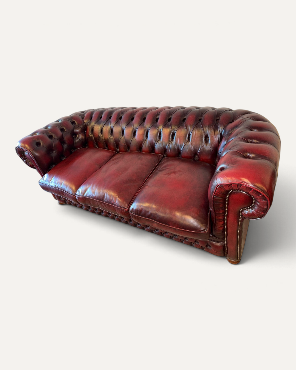 Chesterhome vintage 3-seater Chesterfield sofa in oxblood leather with button tufting and brass nailhead trim.