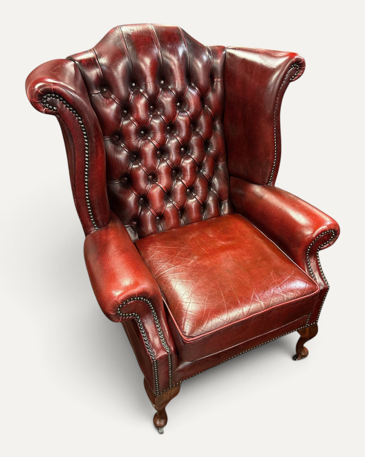 Chesterfield wingback-fåtölj i oxblood läder – bild 6 – Chesterhome