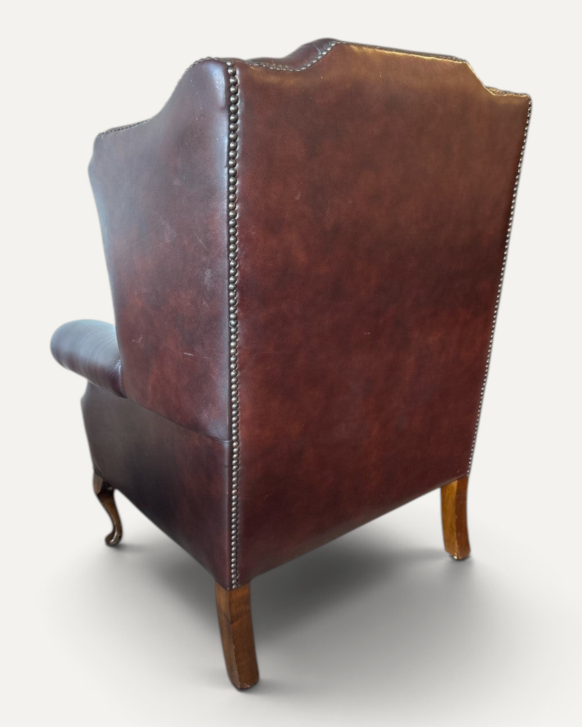 Engelsk Chesterfield wingback-fåtölj i brunt läder – bild 2 – Chesterhome