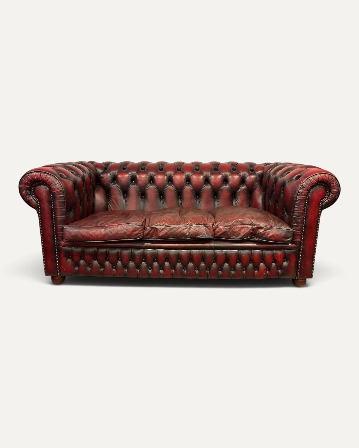 Chesterfield 3-sits soffa i oxblood läder – bild 2 – Chesterhome