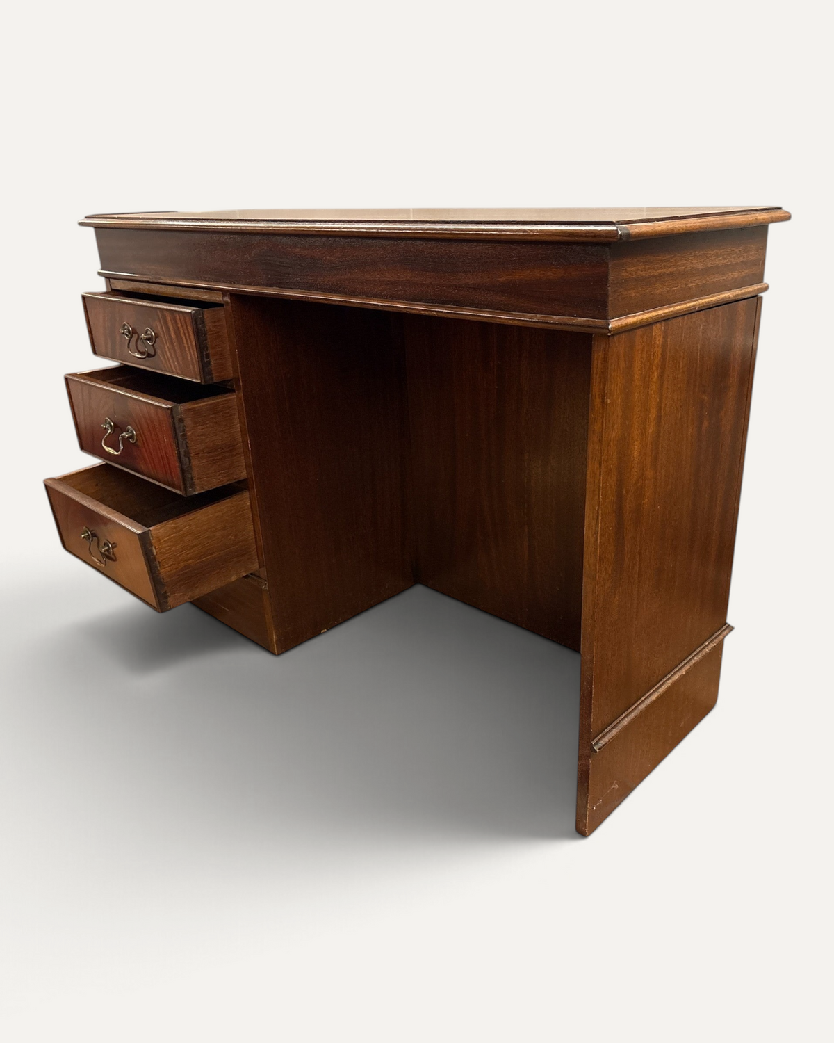 Vintage skrivbord i trä i klassisk stil – bild 3 – Chesterhome
