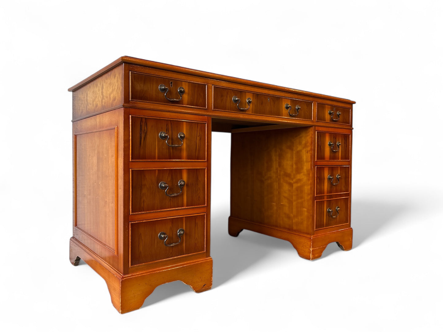 Engelskt Partnerskrivbord med brunt läder.