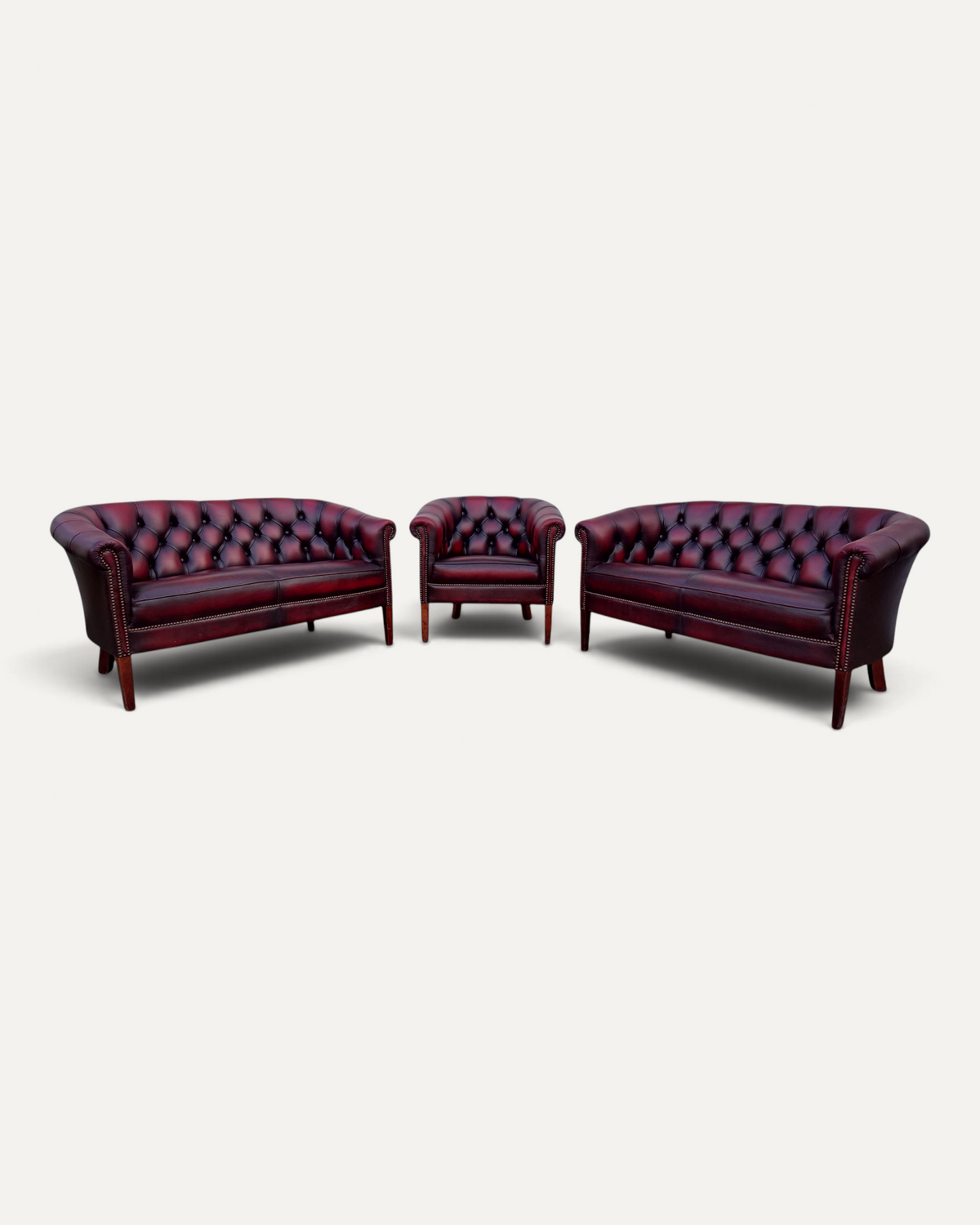 Chesterfield soffgrupp i oxblood läder, 3 delar – bild 5 – Chesterhome