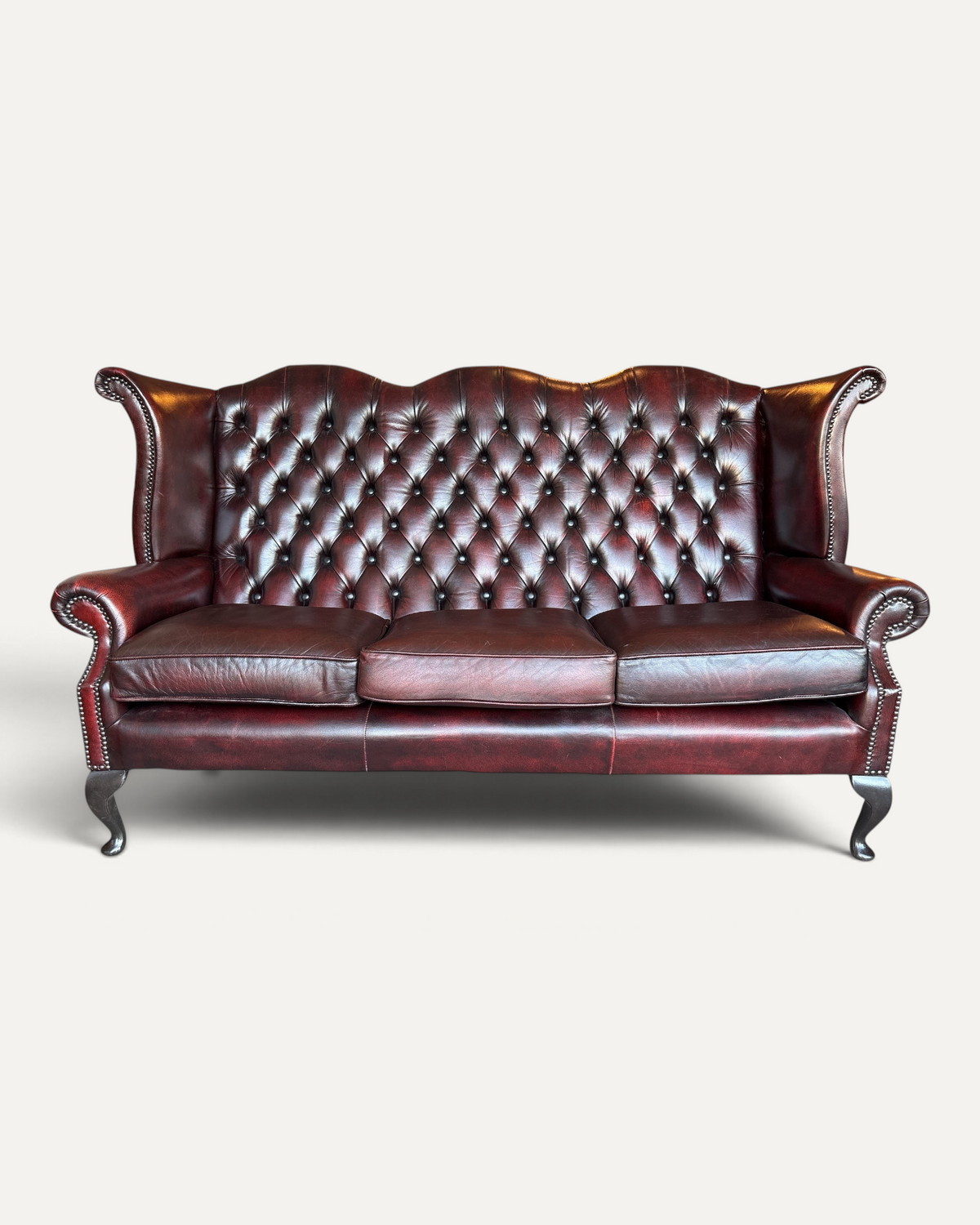 Engelsk high-back Chesterfield-soffa i oxblood läder – Chesterhome