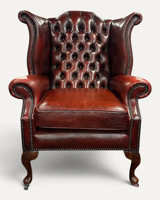 Chesterfield wingback-fåtölj i oxblood läder – Chesterhome