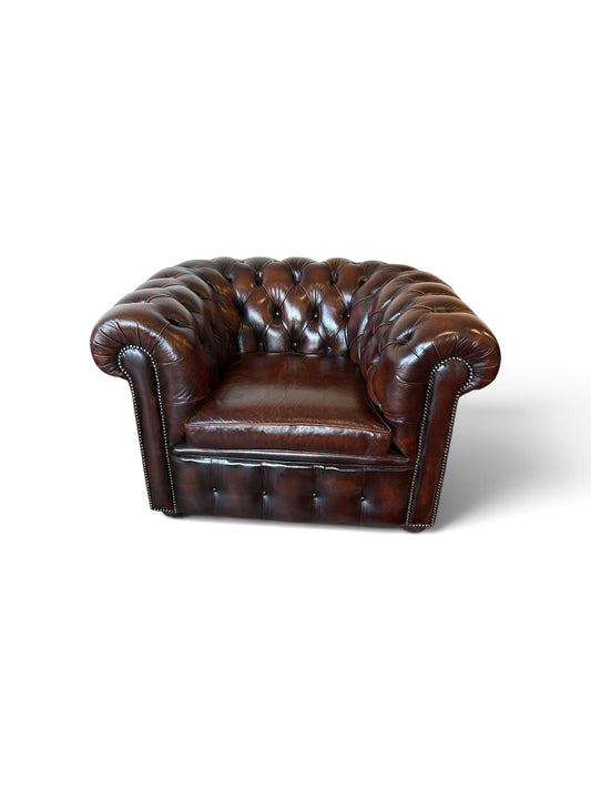 Engelsk Chesterfield Club Chair i brunt läder