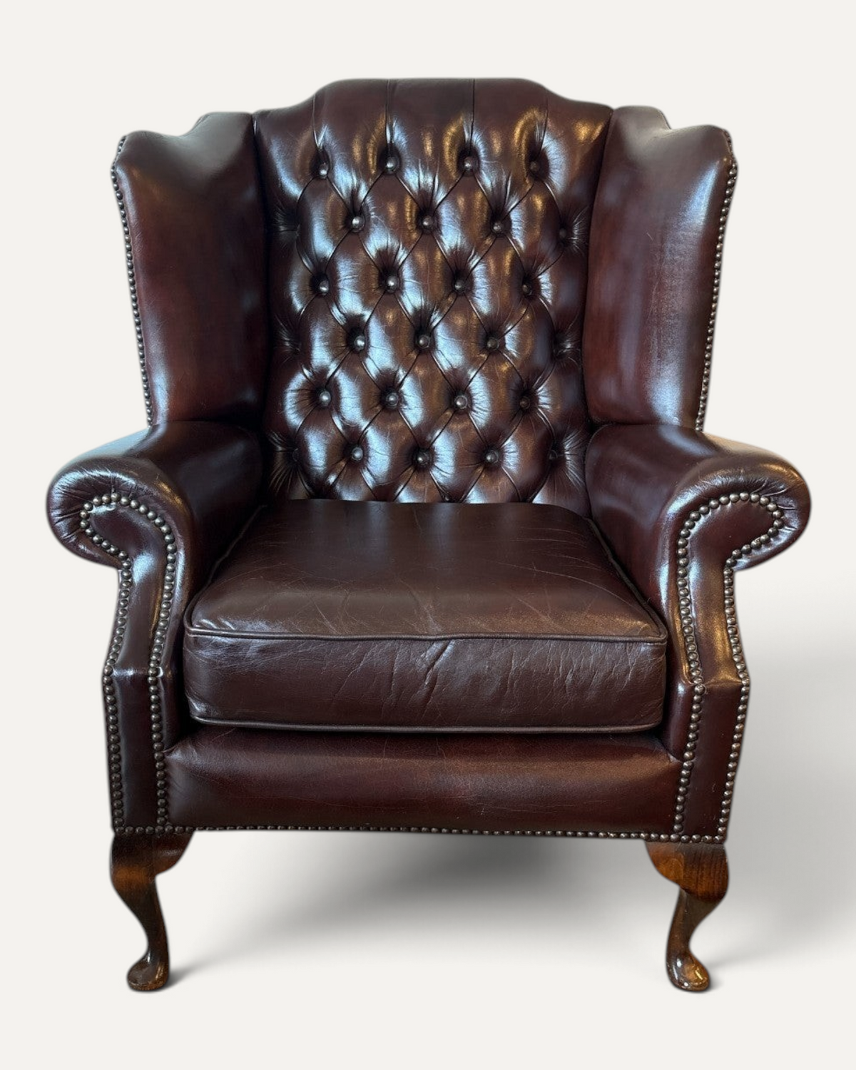 Engelsk Chesterfield wingback-fåtölj i brunt läder – bild 4 – Chesterhome