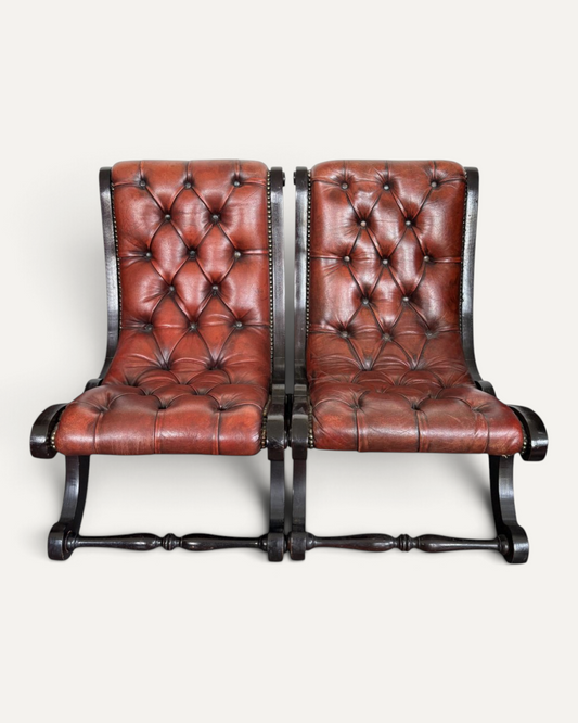 Par engelska Chesterfield loungestolar i oxblood läder – Chesterhome