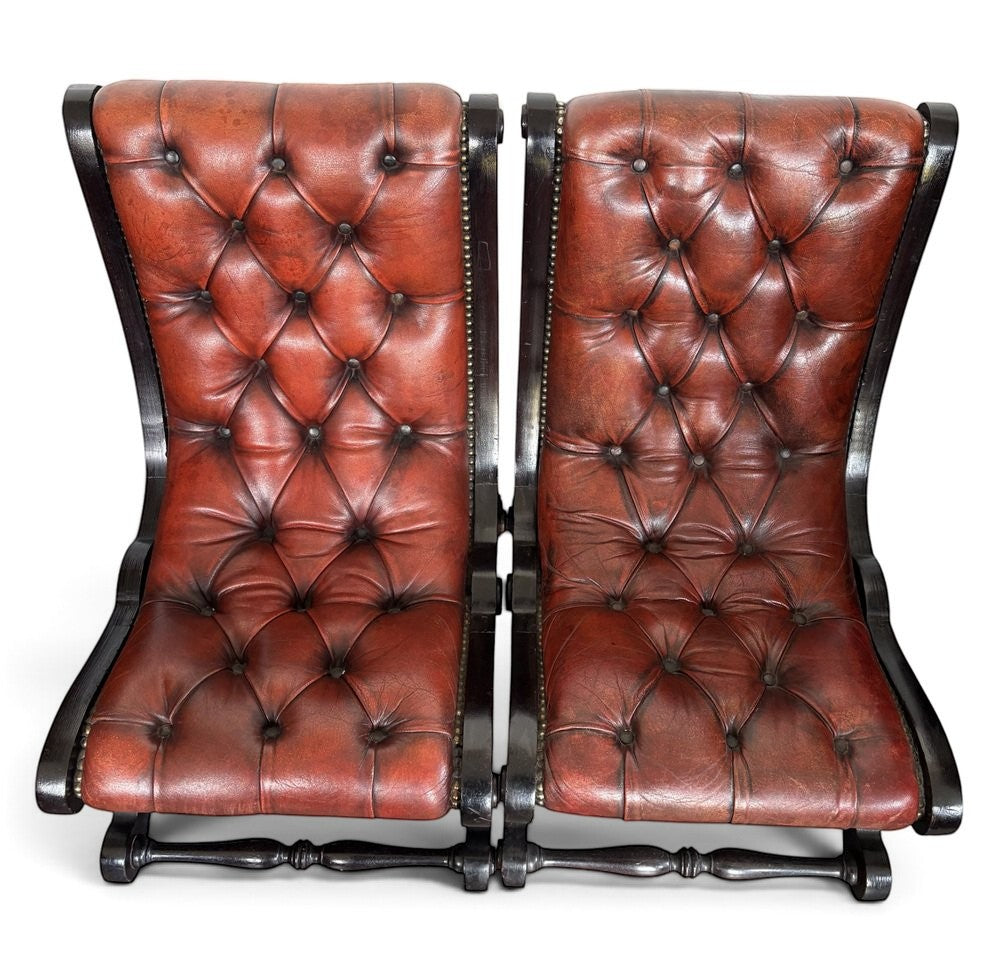 Engelska Chesterfield lounge stolar i oxblood läder — set om 2