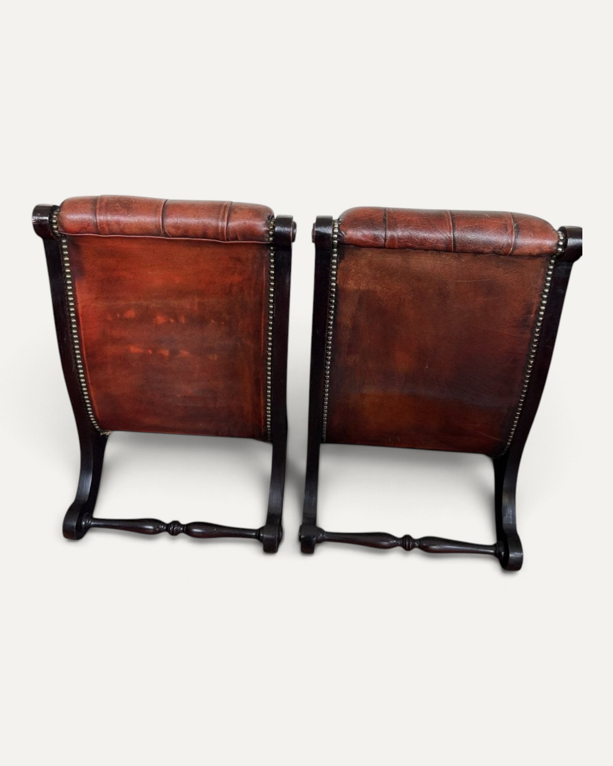 Par engelska Chesterfield loungestolar i oxblood läder – bild 3 – Chesterhome