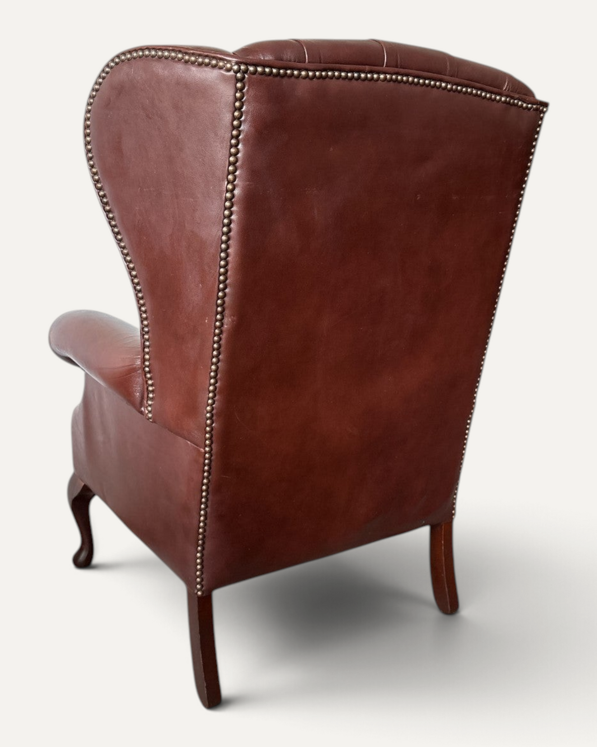Chesterfield wingback-fåtölj i brunt läder – bild 4 – Chesterhome