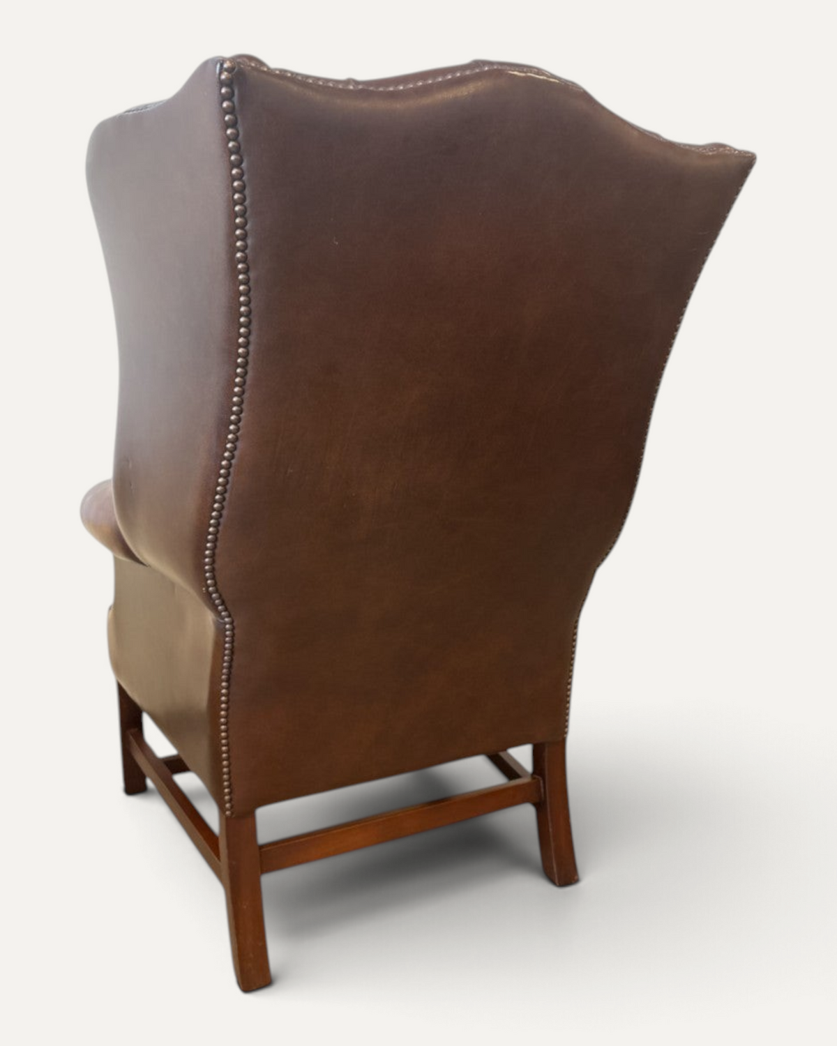 Engelsk Chesterfield wingback-fåtölj med fotpall i cognacfärgat läder – bild 8 – Chesterhome