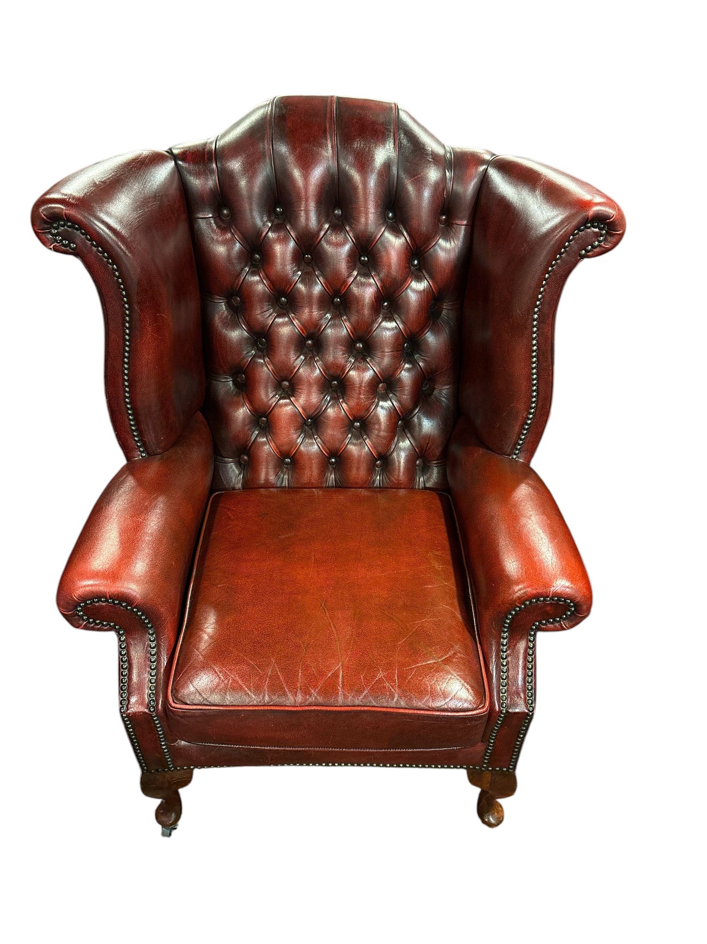 Chesterfield wingback fåtölj i oxblood läder
