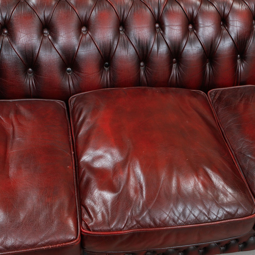 Engelsk Chesterfield 3-sits soffa i oxblood läder