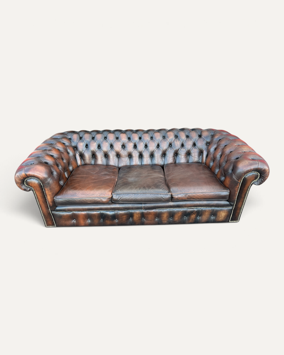Engelsk Chesterfield 3-sits soffa i brunt läder – bild 6 – Chesterhome