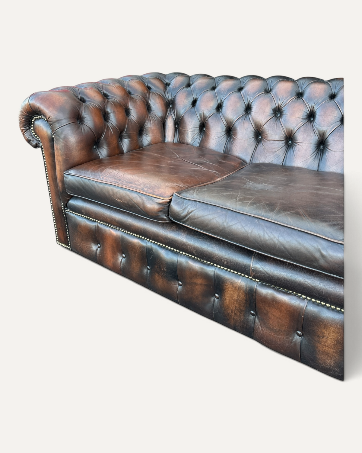 Engelsk Chesterfield 3-sits soffa i brunt läder – bild 4 – Chesterhome