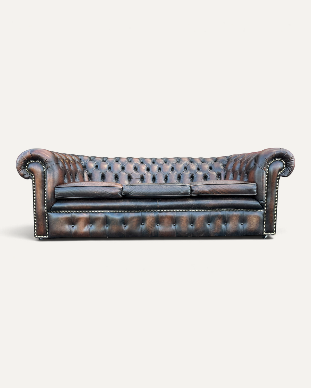 Engelsk Chesterfield 3-sits soffa i brunt läder – bild 2 – Chesterhome
