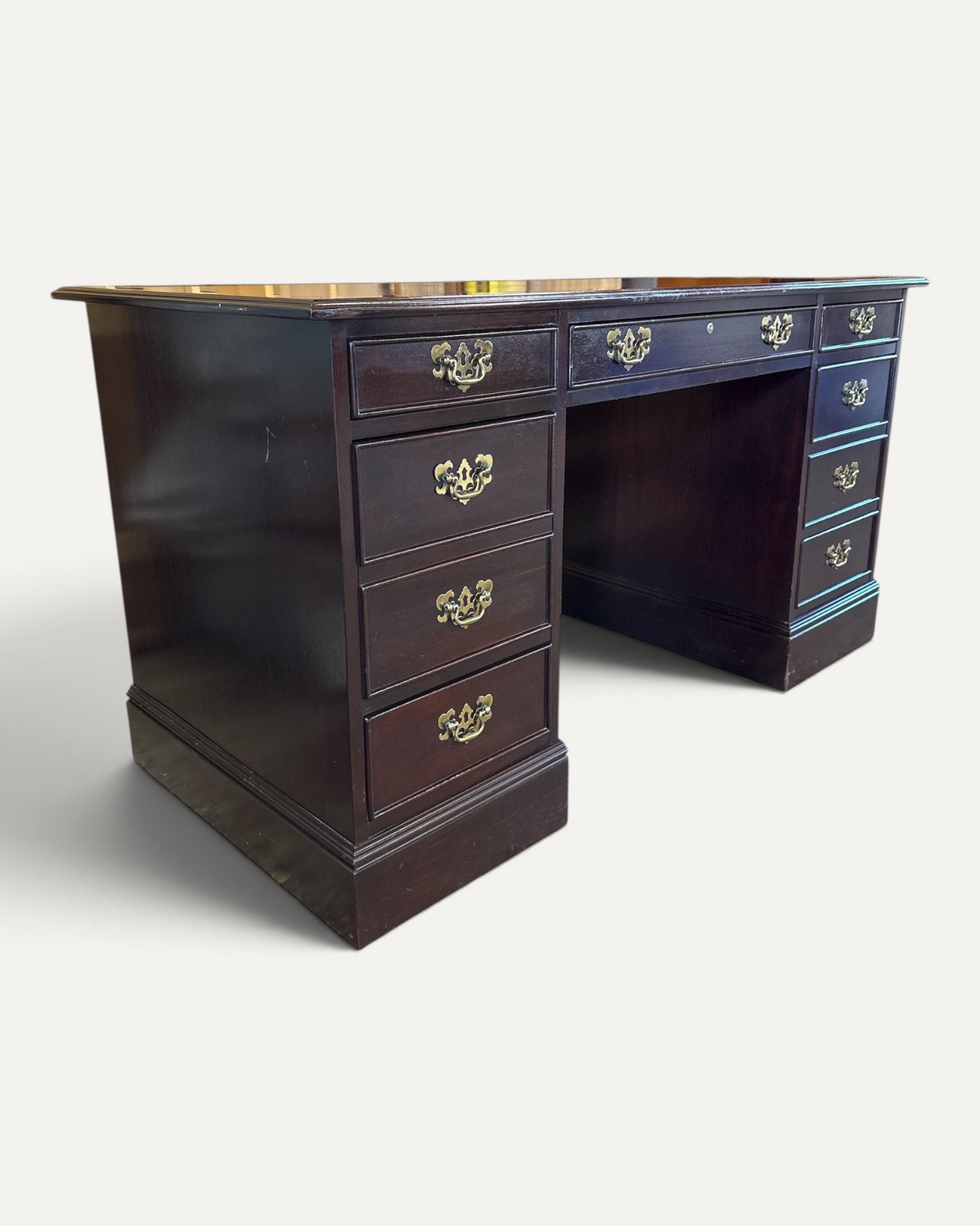 Skrivbord i mahogny med läderskiva från Sligh – bild 4 – Chesterhome