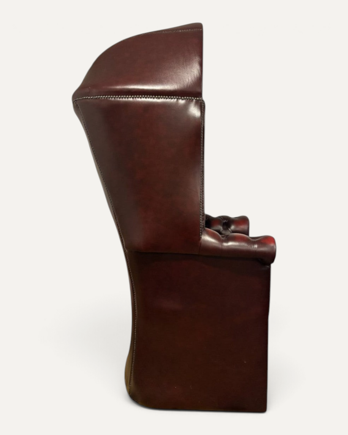 Porter's Chair i oxblood läder med förvaring – bild 3 – Chesterhome