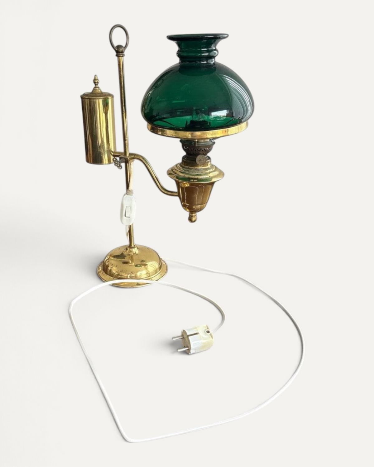 Studentlampa i mässing med grön glasskärm – bild 2 – Chesterhome