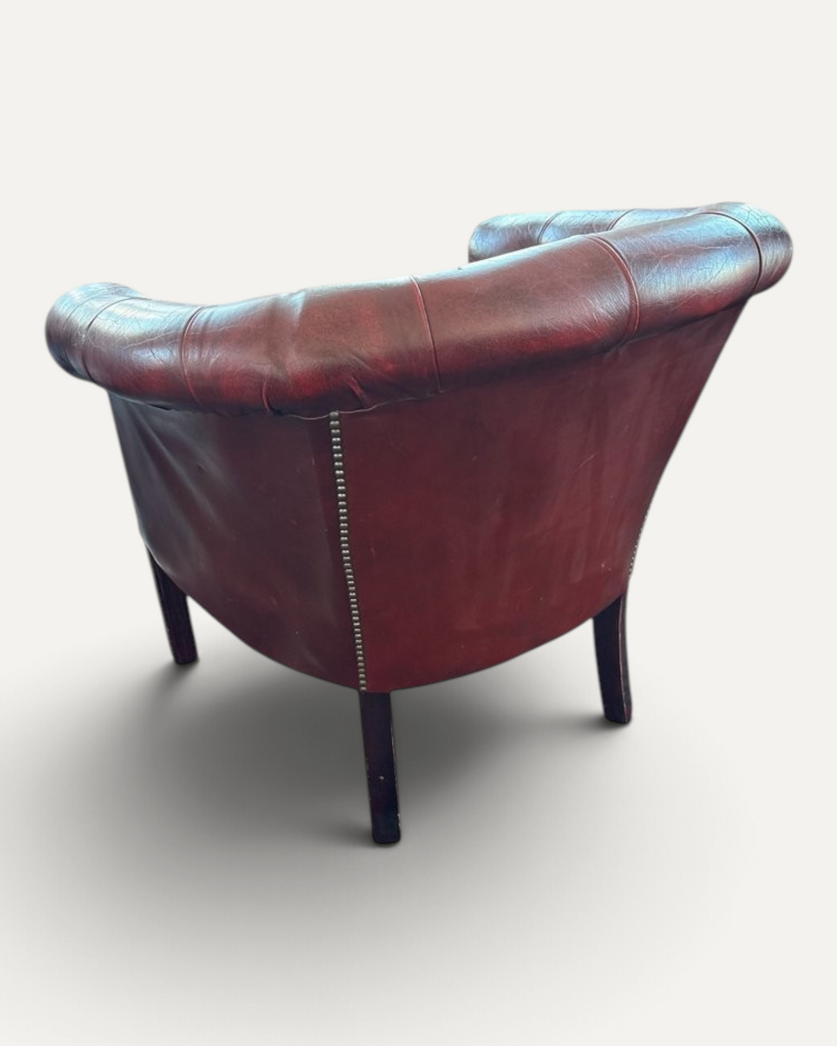 Klubbfåtölj i chesterfieldstil i oxblood läder, 1980-tal – bild 3 – Chesterhome